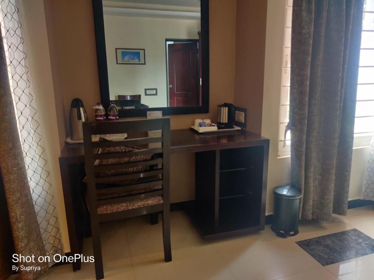 Hotel Pushpak Bhubaneswar Exterior foto